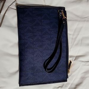 Micheal Kors Large Wristlet